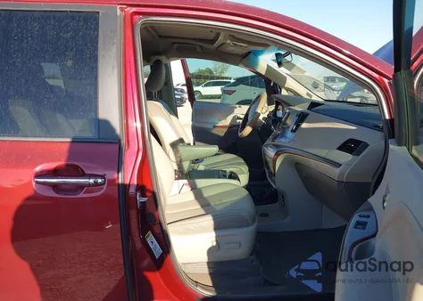 2012 Toyota Sienna Limited V6 7 Passenger z USA, uszkodzony, nr VIN 5TDYK3DC6CS235331